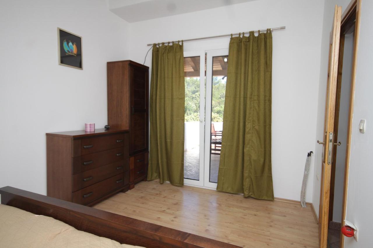 Apartment Karkavac - Scedro 8801a